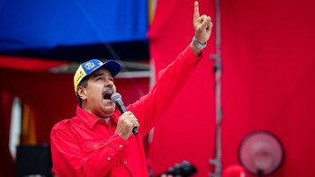 Nicolás Maduro llama "loco" a