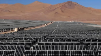 Al respecto, es destacable que, según datos de IRENA, en 2025 el 90 % de los nuevos proyectos de energías renovables en el mundo fueron más económicos que sus alternativas con combustibles fósiles