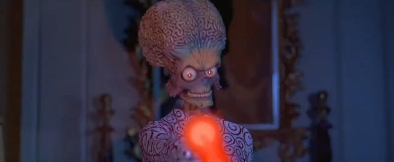 Películas como Mars Attacks! y Hombres de negro abordan el fenómeno OVNI desde la sátira y la comedia(Captura del tráiler oficial de Marcianos al ataque)