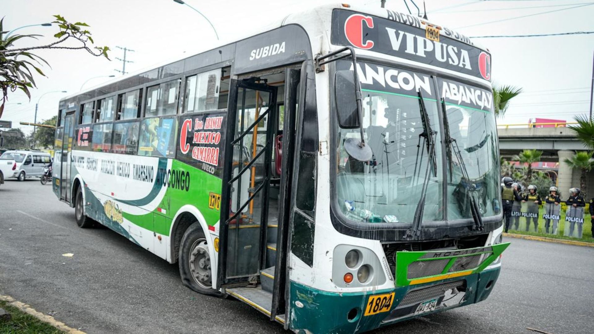 Bus de la empresa Vipusa fue atacada con 8 balazos. (Fuente: Andina)