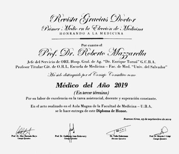 Diploma blanco con texto en negro y firmas que reconoce al Profesor Doctor Roberto Mazzarella como Médico del Año 2019