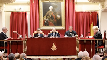 El Rey preside la apertura de curso de las Reales Academias, su primer acto tras operarse de cataratas