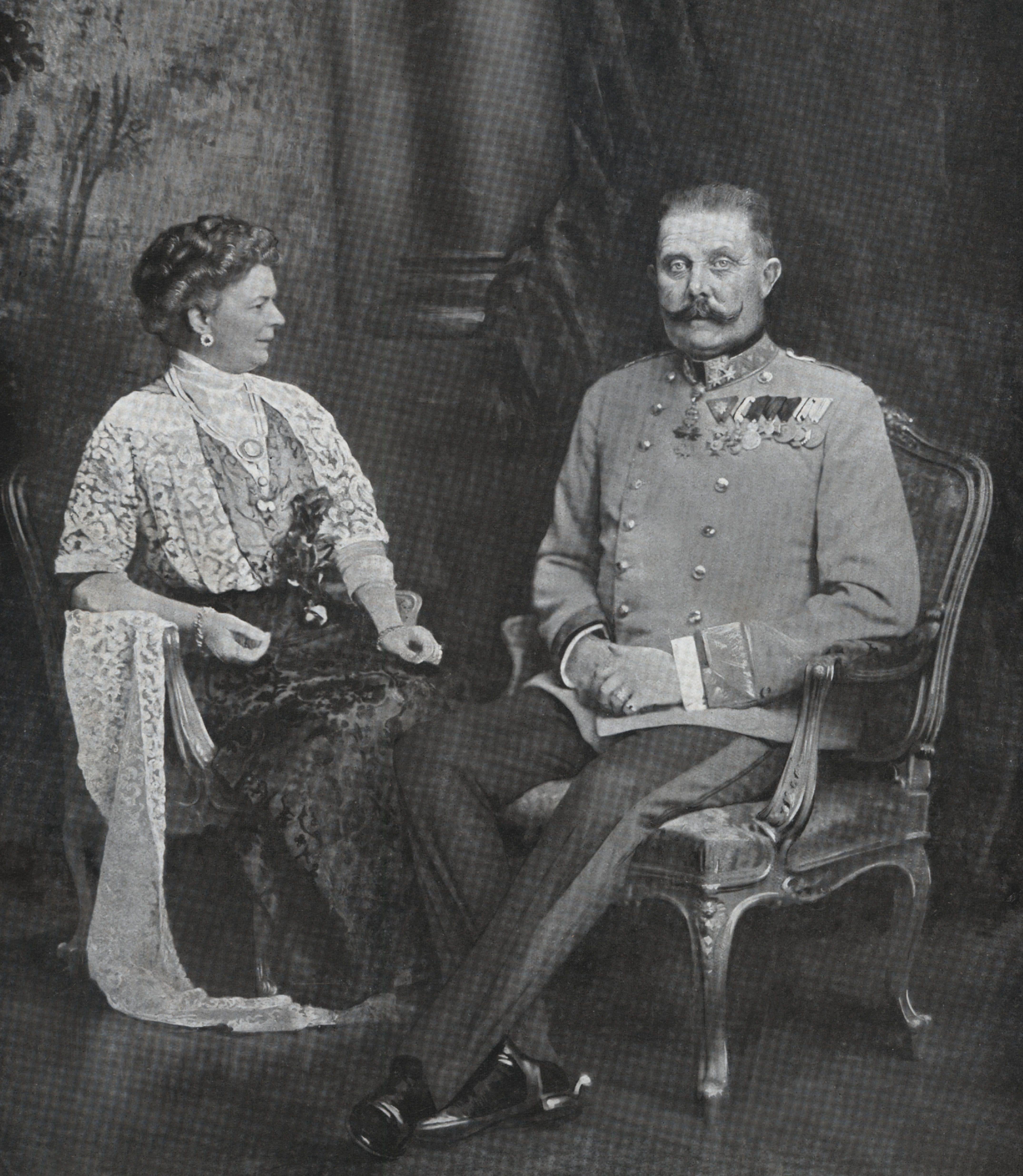 Francisco Fernando de Austria (1863-1914), y su esposa Sofia Chotek von Chotkowa (1863-1914), archiduques de Austria. Su asesinato en Sarajevo el 28 de junio de 1914 provocó el inicio de la primera guerra mundial. Grabado de 1923. (Grosby)