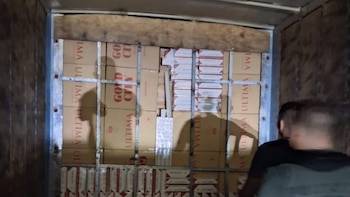 Autoridades costarricenses descubren compartimento oculto en furgón y decomisan más de USD 484 mil en cigarrillos de contrabando