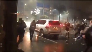 El alcalde Carlos Mario Marín fue agredido cuando intentaba mediar en los disturbios que ocurrieron en el sector del cable. Foto: Captura de pantalla