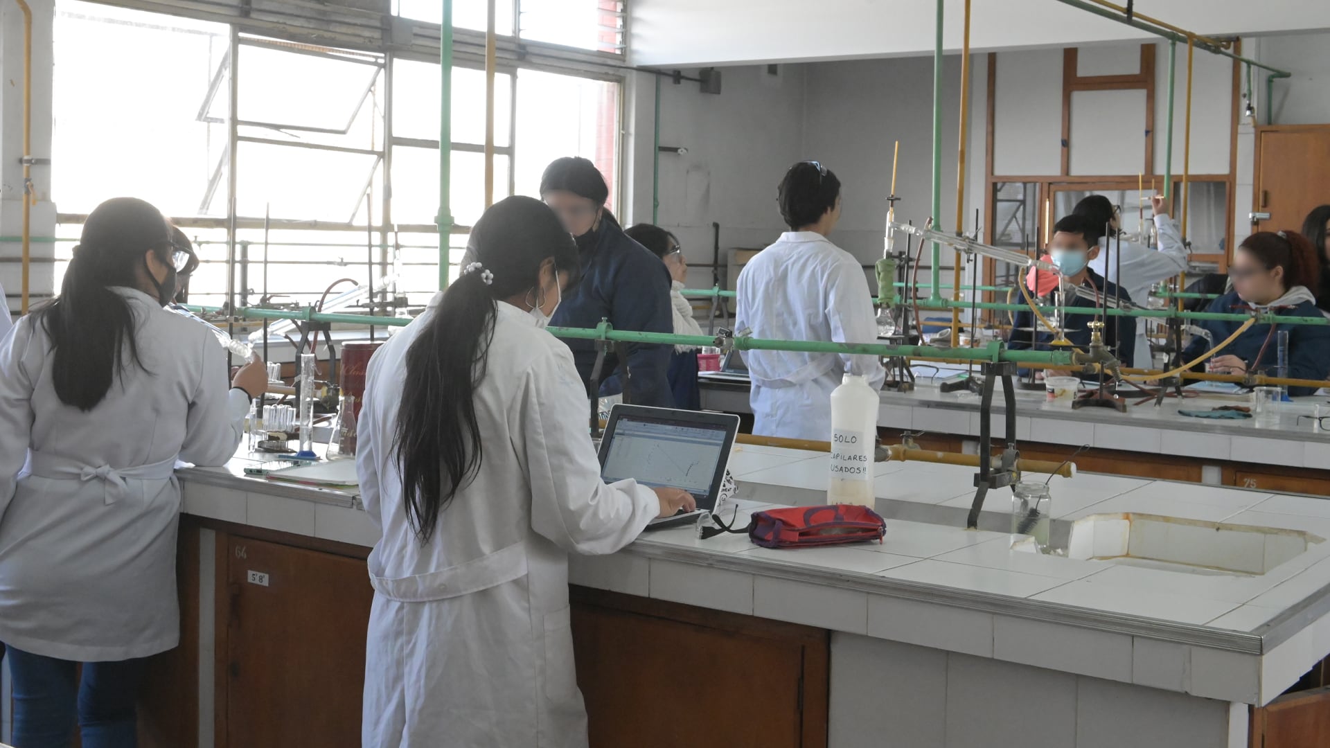 De acuerdo con el último informe realizado por el INET, un tercio de la matrícula de la escuela técnica está ocupado por mujeres. (Fernando Calzada)