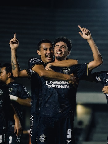 Francisco García apunta al cuelo para recordar al joven futbolista