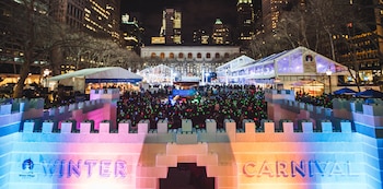 Multitudes participan de una de