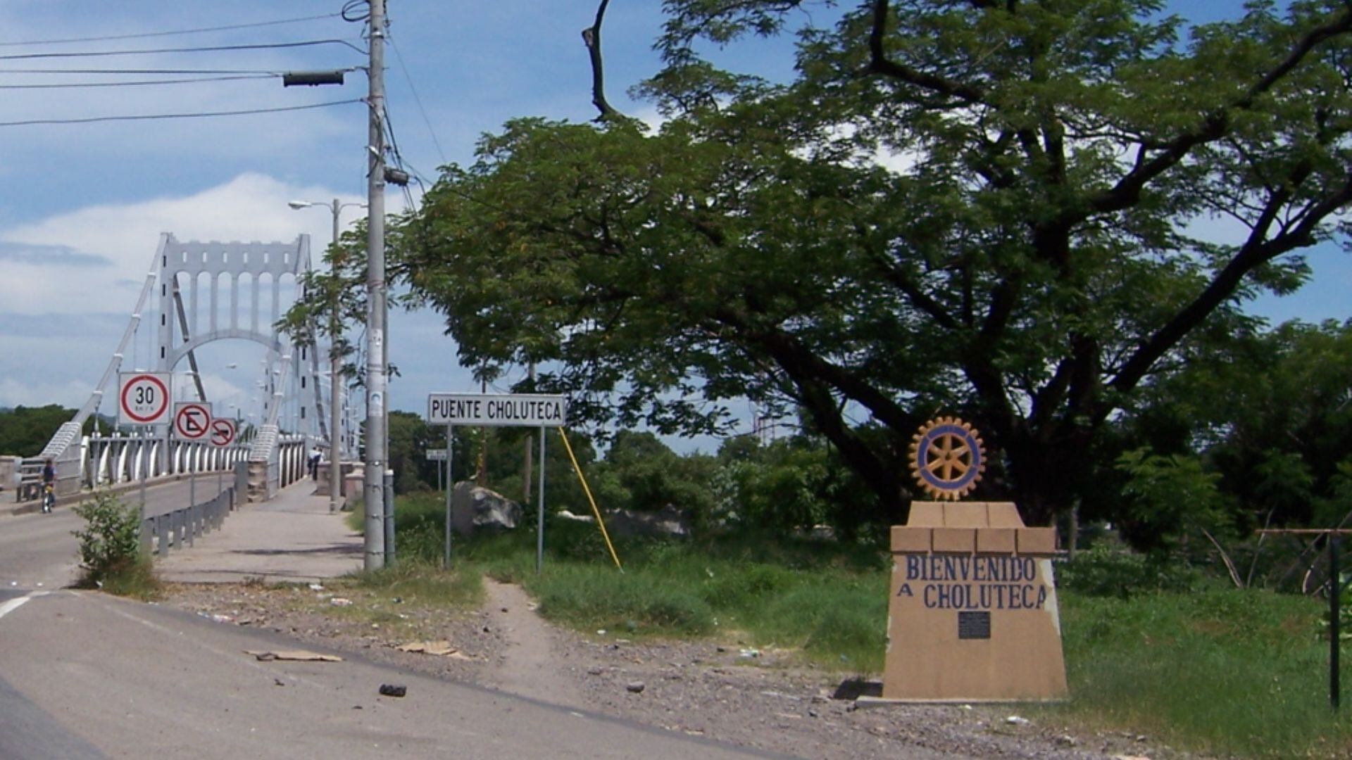 La estructura de 484 metros, diseñada por ingenieros japoneses, resistió intacta la tormenta más devastadora del siglo (foto: Wikipedia)