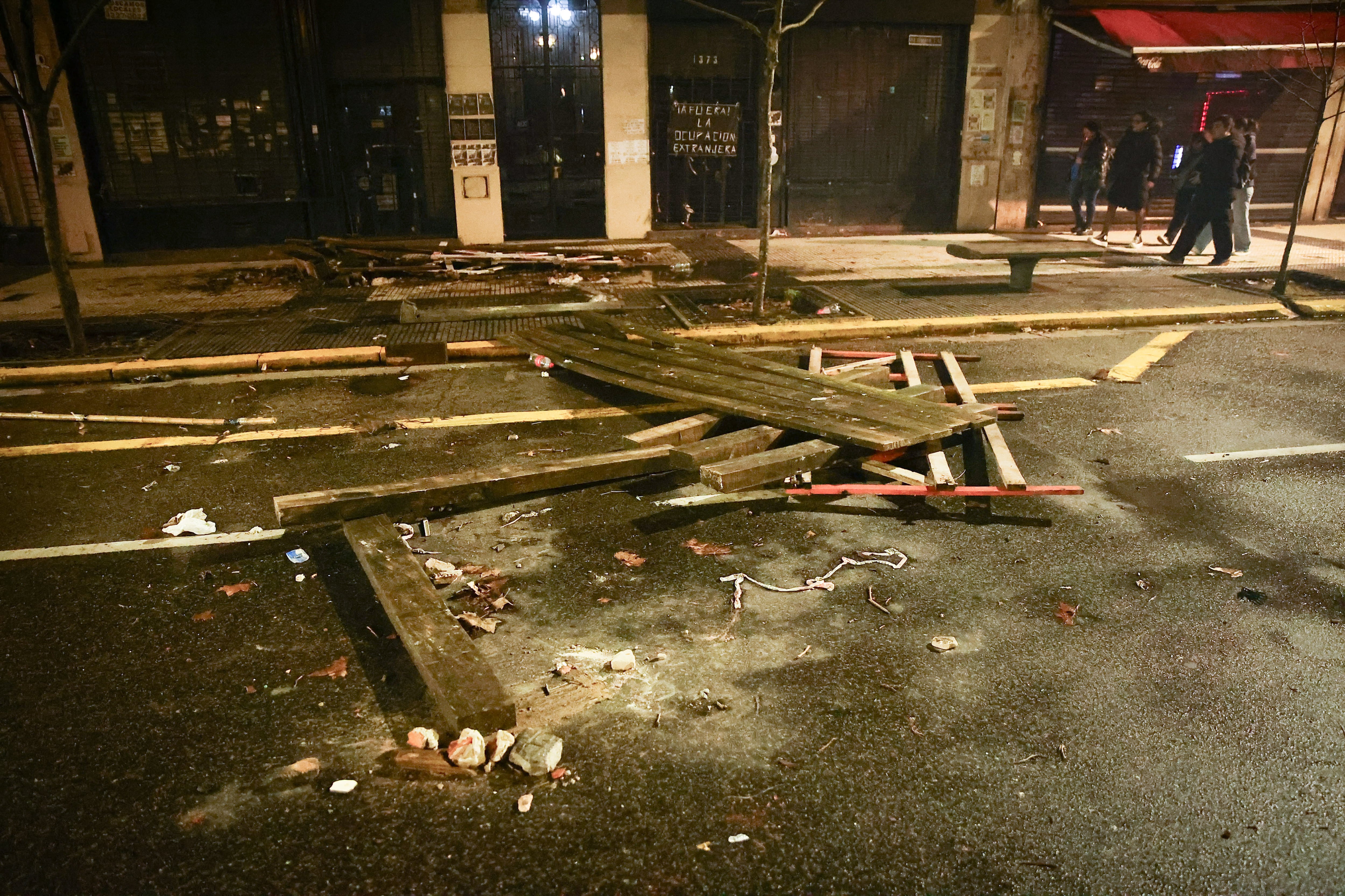 Las inmediaciones del Congreso quedaron con las calles destrozadas (RS Fotos)