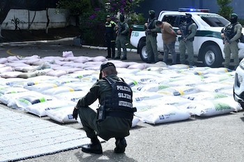 Las autoridades hallan más de cinco toneladas de explosivos ocultos en una vivienda del barrio Tejelo, en Medellín, vinculados a redes criminales - crédito Policía Nacional