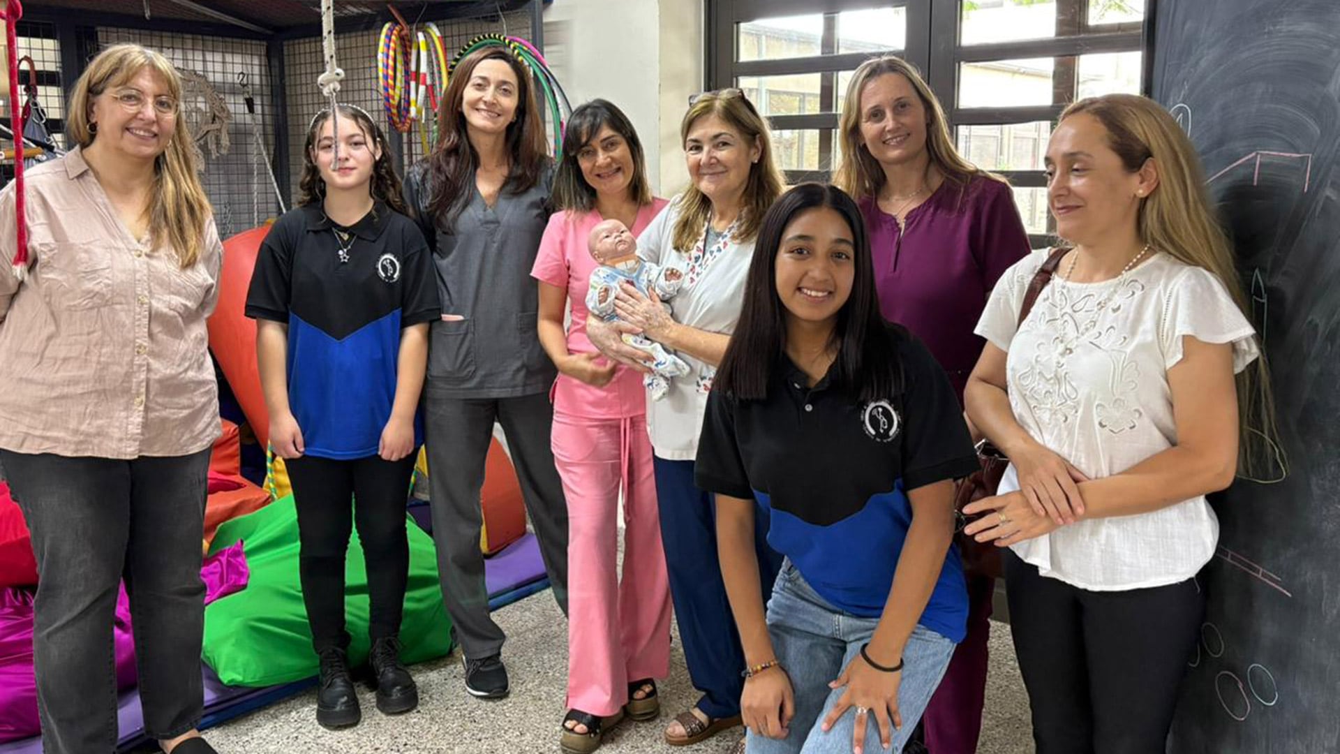Docentes y estudiantes de la Escuela de Educación Técnico Profesional 601 “Leandro N. Alem”