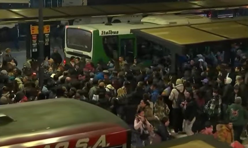 Caos en Constitución por el sorpresivo paro gremial en la línea C del Subte.