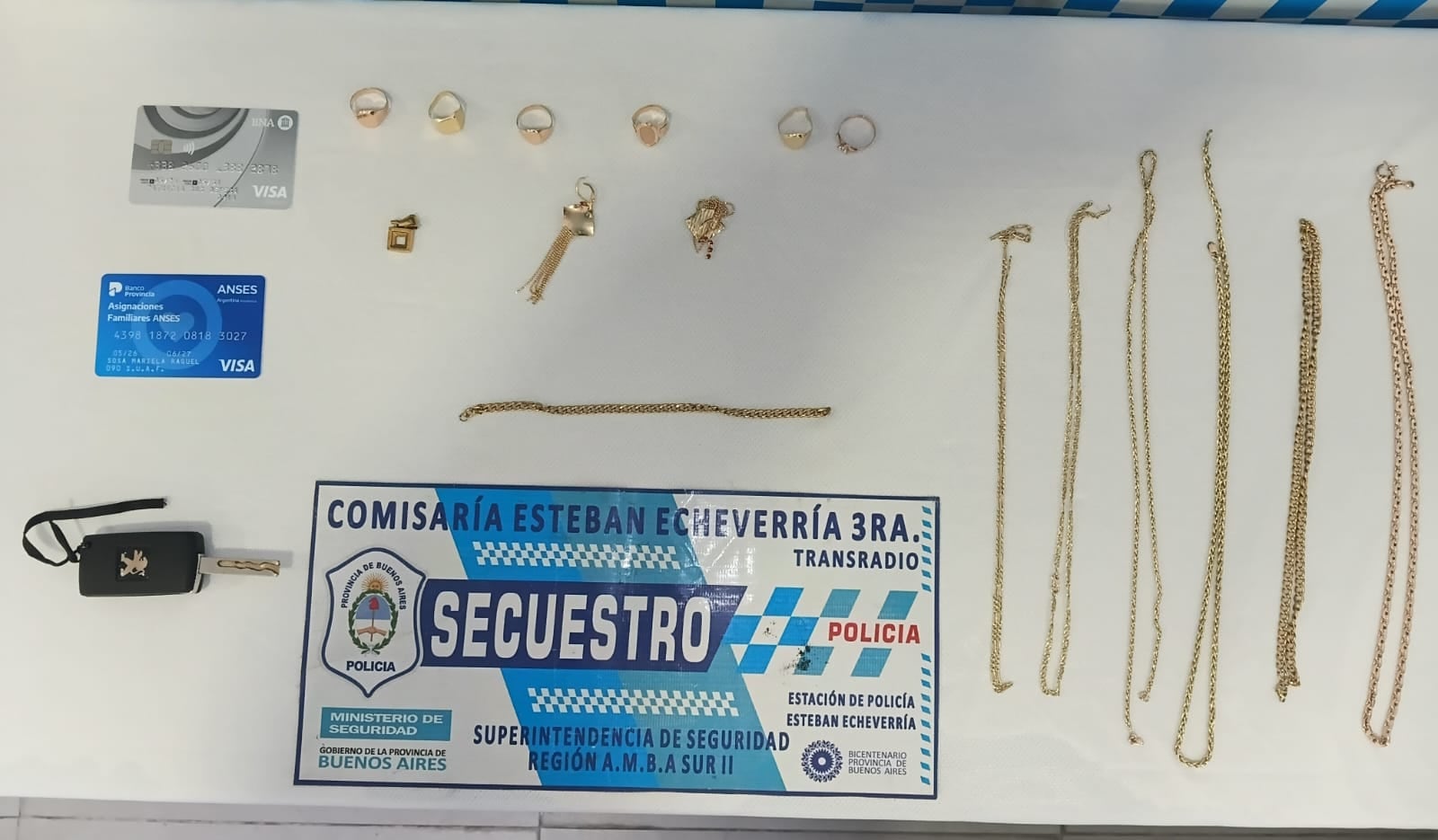 Se sospecha que las joyas de oro secuestradas a la sospechosa serían parte del botín de uno de los robos por los que era buscada.