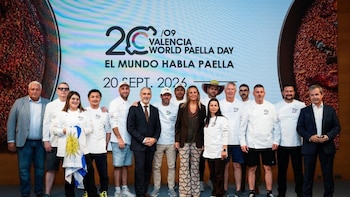 Una docena de cocineros internacionales buscan convertirse en "leyenda" en el World Paella Day 2026