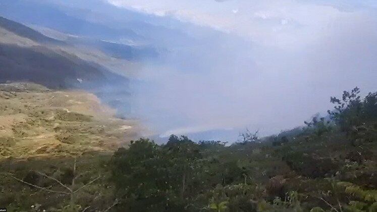 La afectación está controlada en un 60% y se espera que al finalizar el miércoles 14 de agosto ya esté extinto en su totalidad - crédito Bomberos Cúcuta