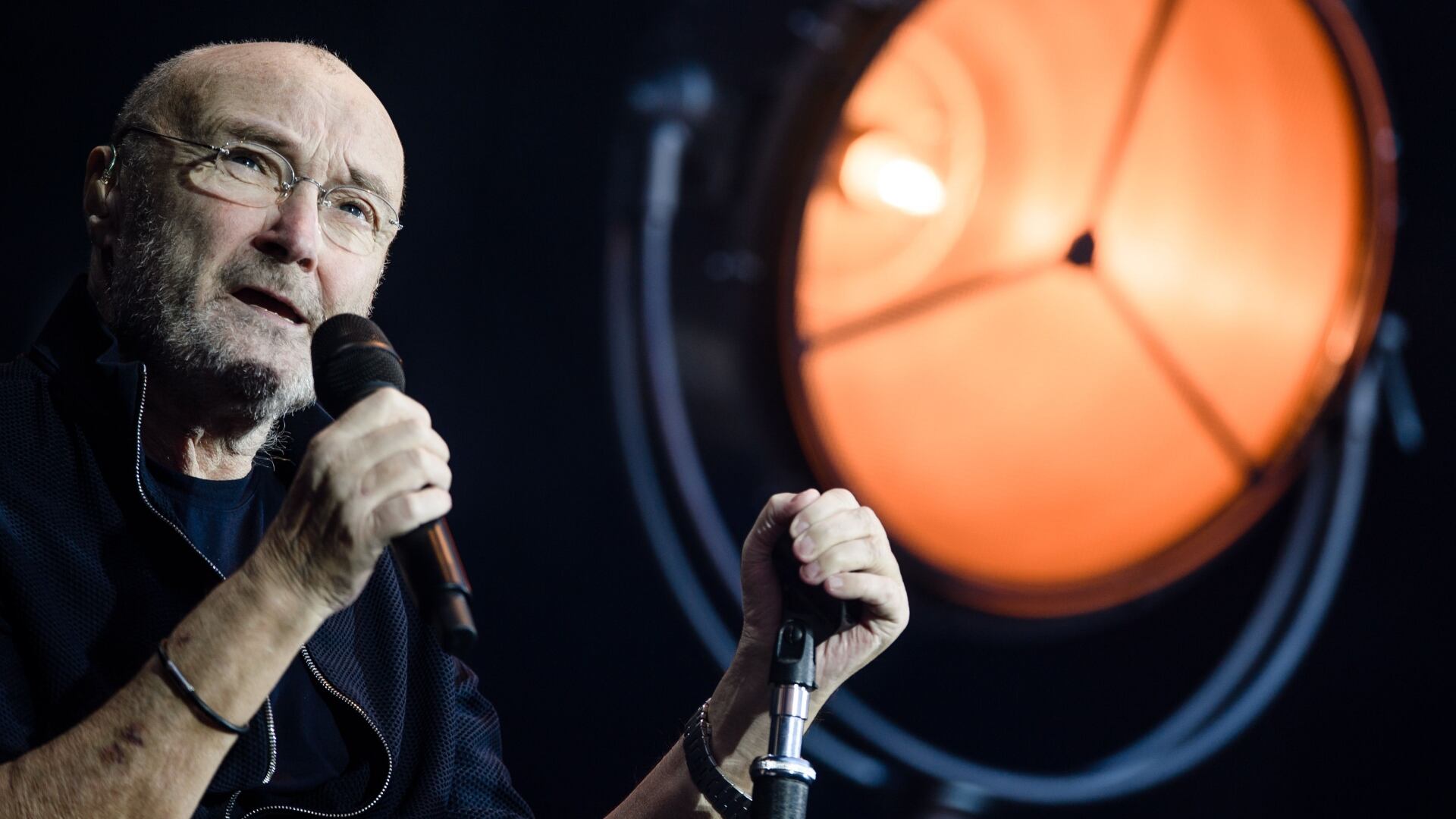 Phil Collins sufrió una lesión en 2007 que le cambió la vida para siempre(EFE/EPA/CLEMENS BILAN)