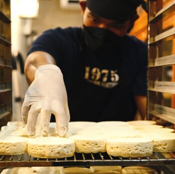 Jarutat Snidwongse Na Ayuthaya, fundador