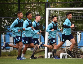 Roger Martínez durante los entrenamientos en Racing en la era de Fernando Gago. Foto: X / Racing Club