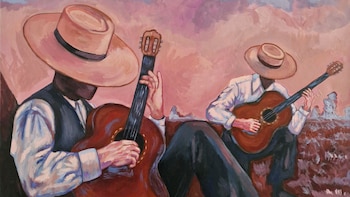 Pintura de dos hombres sentados, cada uno con sombrero de ala ancha y guitarra. Vestimenta de camisa clara y chaleco oscuro. Fondo en tonos rosados y morados