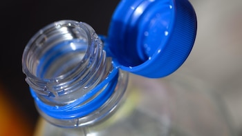 La FIFA rectifica y permitirá entrar con botellas de agua en los estadios durante el Mundial