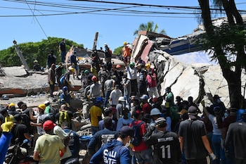 El terremoto de magnitud 7,4 llevó a Cali a aplicar una segunda noche consecutiva de restricción para proteger a la población y facilitar los rescates - crédito @alejoeder / X