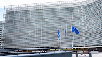 Bruselas reintroducirá gradualmente los visados