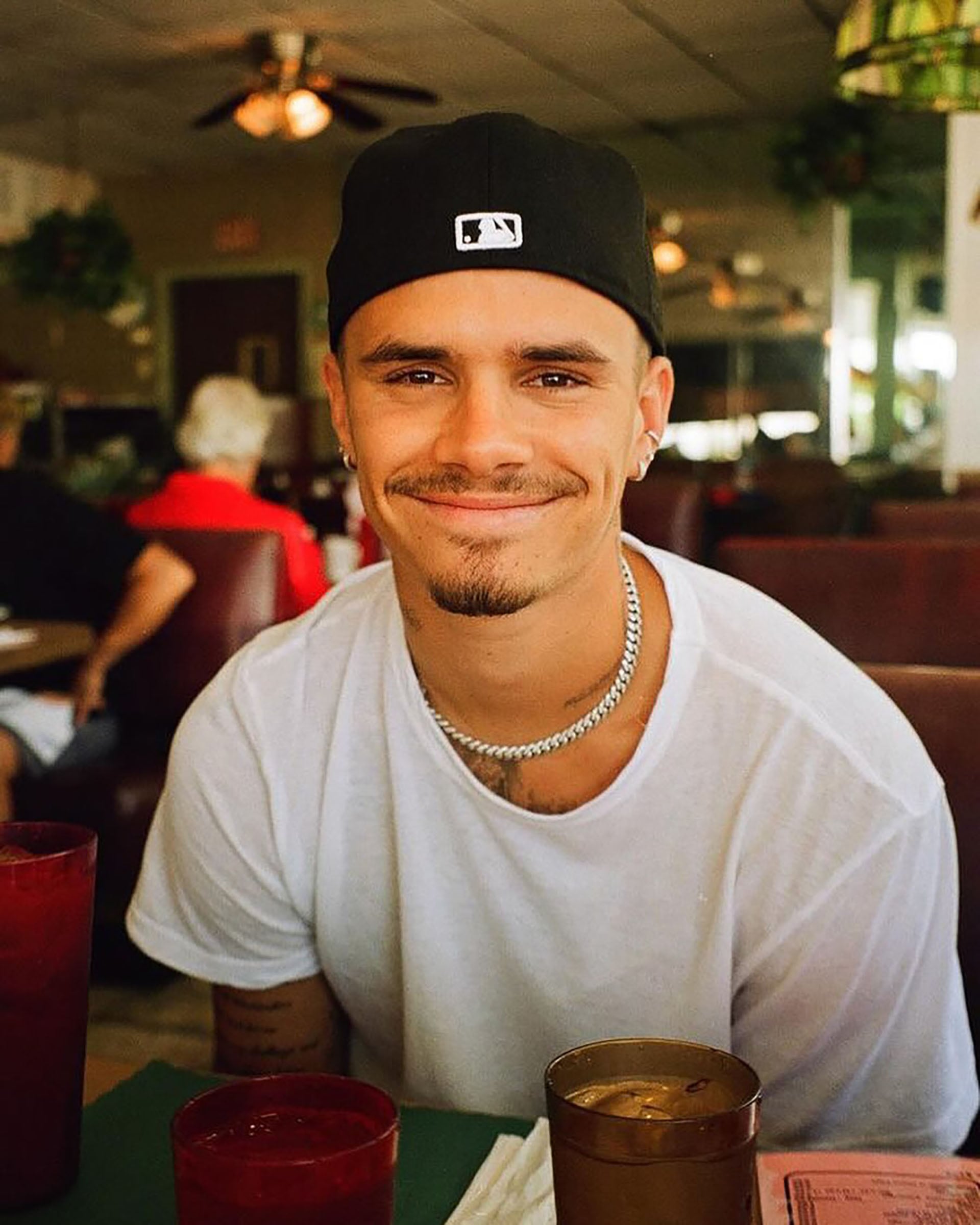 El joven de 23 años es el segundo hijo del exfutbolista David Beckham y de la exintegrante de las Spice Girls y diseñadora Victoria Beckham (Instagram)