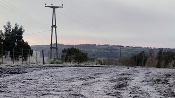 Videos: el frío polar hizo nevar en la provincia de Buenos Aires y en varias zonas del interior del país