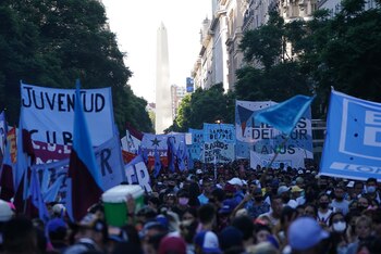 Marcha Izquierda contra FMI 8/2/22 obelisco