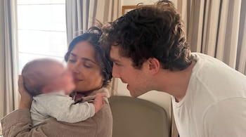 Salma Hayek se convierte en abuela por primera vez