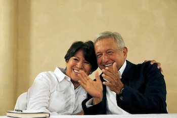 La gobernadora electa del Edomex, Delfina Gómez, junto al presidente López Obrador (Foto: Reuters)
