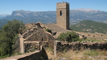 La red de fortalezas medievales que defendió el Pirineo aragonés: un paseo que recorre castillos del siglo XI, iglesias defensivas y pueblos deshabitados