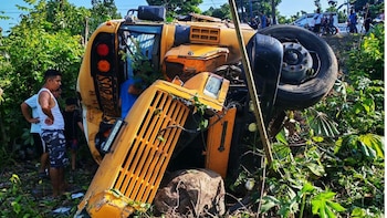 Volcó un autobús tras explotar un neumático y dejó más de 15 heridos en Guatemala