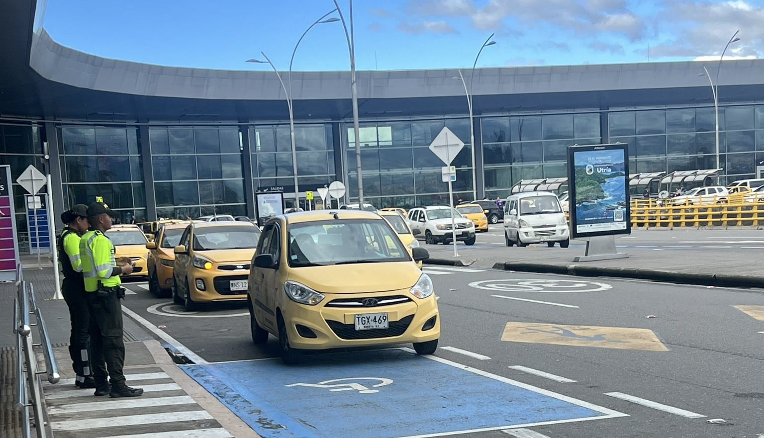 Protestas de taxistas en El Dorado resultan en cambio de gerencia y acuerdos