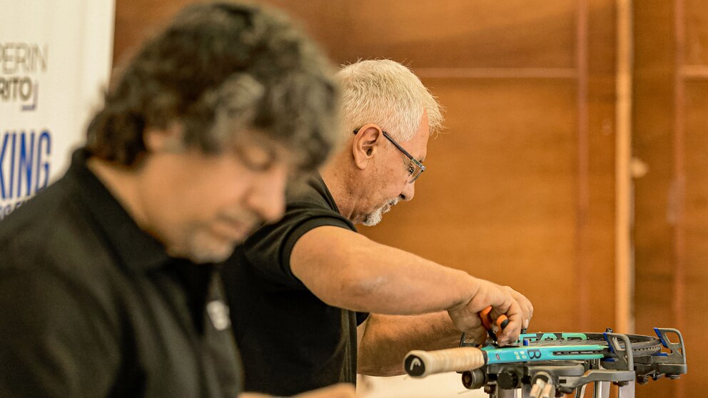 juan Carlos and Juan Martín Alfonso stringing rackets