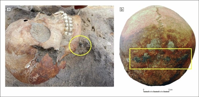 Los investigadores determinaron que la tumba fue reabierta y que la hoz habría sido incorporada después del entierro inicial como refuerzo del ritual funerario. (sciencedirect.com)