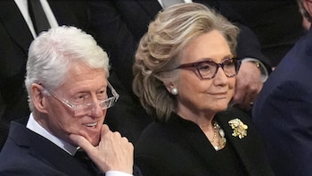 Bill y Hillary Clinton aceptaron