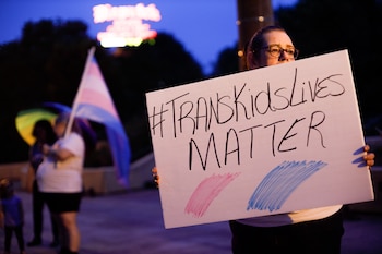 Se multiplican leyes estatales que limitan tratamientos médicos para menores trans, el uso de baños y la participación deportiva
(Europa Press/Contacto/Stephen Zenner)