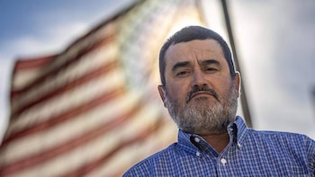 Detienen a un exalcalde de Kansas que votó ilegalmente por Trump en las elecciones de 2024