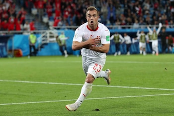 Xherdan Shaqiri, de Suiza, celebra
