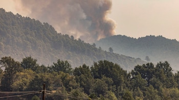 El incendio de Niebla (Huelva) queda acorralado, mientras la alerta escala en Riglos (Huesca) con 10.000 hectáreas calcinadas