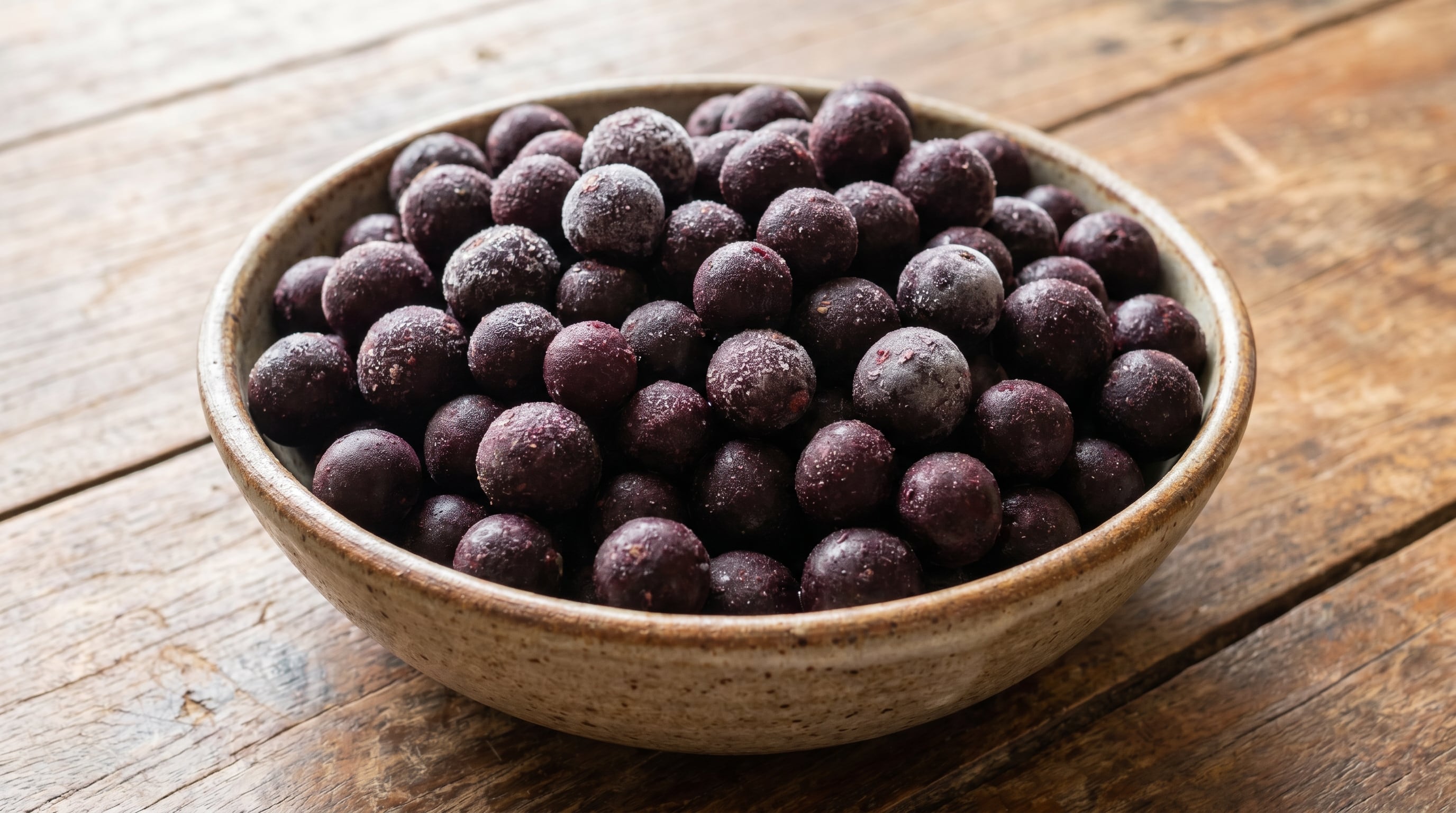 El açaí, un fruto originario de la Amazonia de Brasil, ganó presencia en desayunos y recetas con açaí por su asociación con la alimentación saludable (Imagen Ilustrativa Infobae)