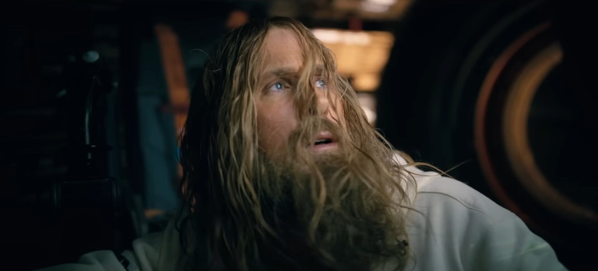 El diseño funcional de la nave espacial se inspira en hardware cotidiano, alejándose de modelos futuristas para enfatizar credibilidad visual y adaptabilidad(Captura de tráiler oficial)