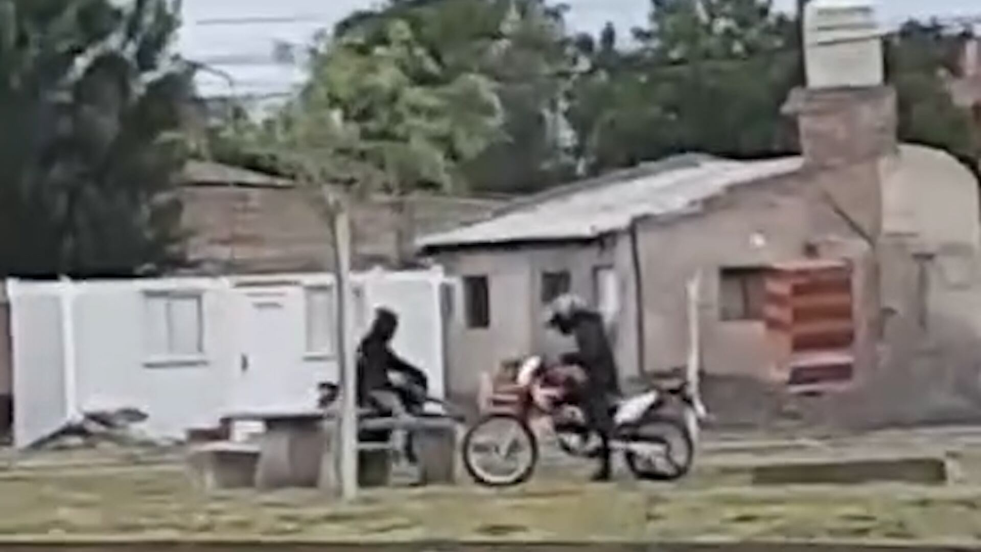 El robo ocurrió en una plaza del barrio Parque de General Fernández Oro