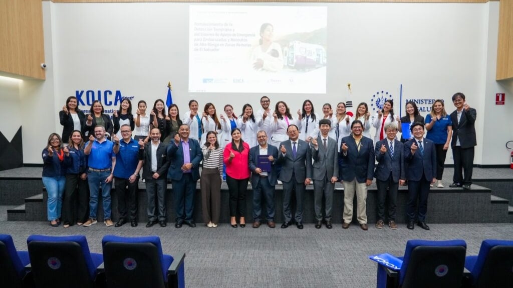 Una iniciativa binacional amplió la red materno-infantil en siete departamentos del país centroamericano, incorporando flota vehicular especializada y formación médica para llegar antes de la sala de parto (Foto cortesía Cancillería)