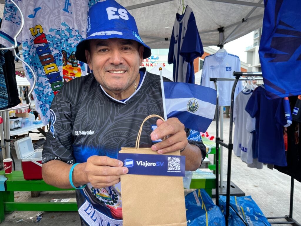 El encuentro abrió vitrina para negocios de comida, accesorios y perfumería, mientras el consulado acercó información útil y promocionó destinos turísticos ante una audiencia interesada en conocer más sobre el país centroamericano (Foto cortesía Ministerio de Relaciones Exteriores)