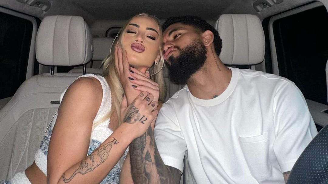 Alisha Lehmann y Douglas Luiz