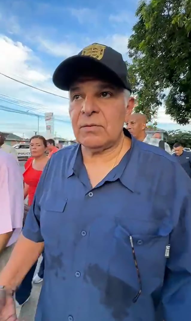 El presidente de Panamá, José Raúl Mulino, explicó que los daños en las carreteras han dificultado el traslado de alimentos hacia las comunidades rurales y aseguró que la asistencia comenzó a distribuirse durante el sábado. EFE/ Bienvenido Velasco