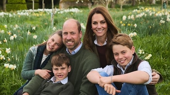Los príncipes de Gales felicitan